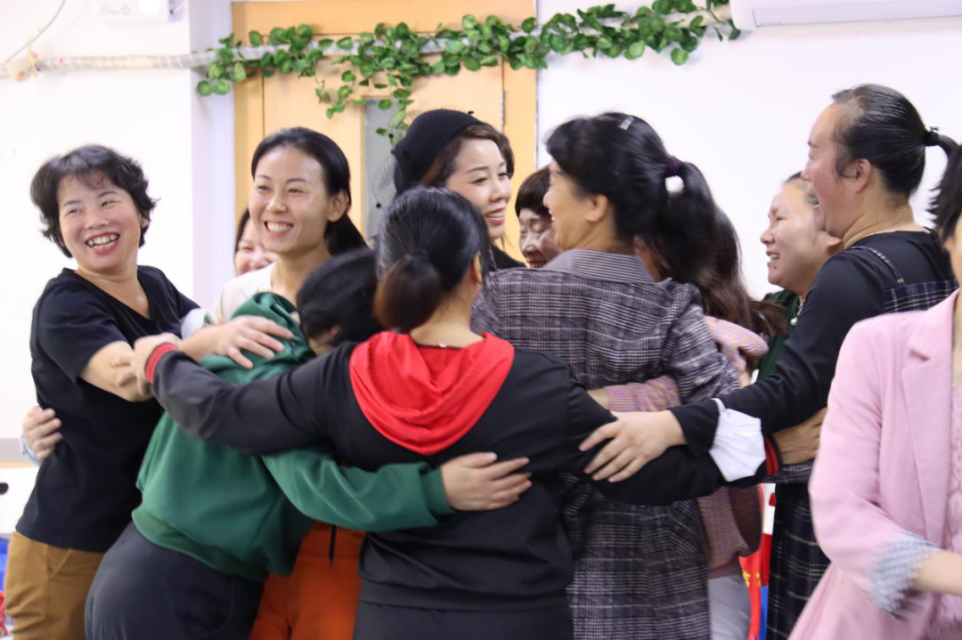 上海荷吉国际母婴培训学校游戏环节-转圈圈