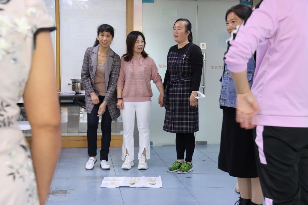 上海荷吉国际母婴培训学校游戏环节-一家三口