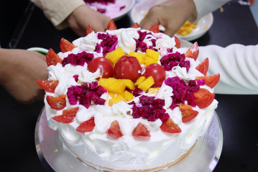 上海荷吉国际母婴培训学校蛋糕DIY环节
