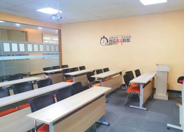 深圳新思域外语学校教室