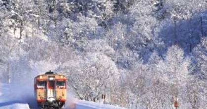 大雪中的火车