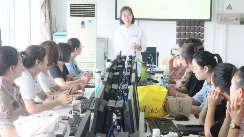 催乳師課程教學(xué)現(xiàn)場