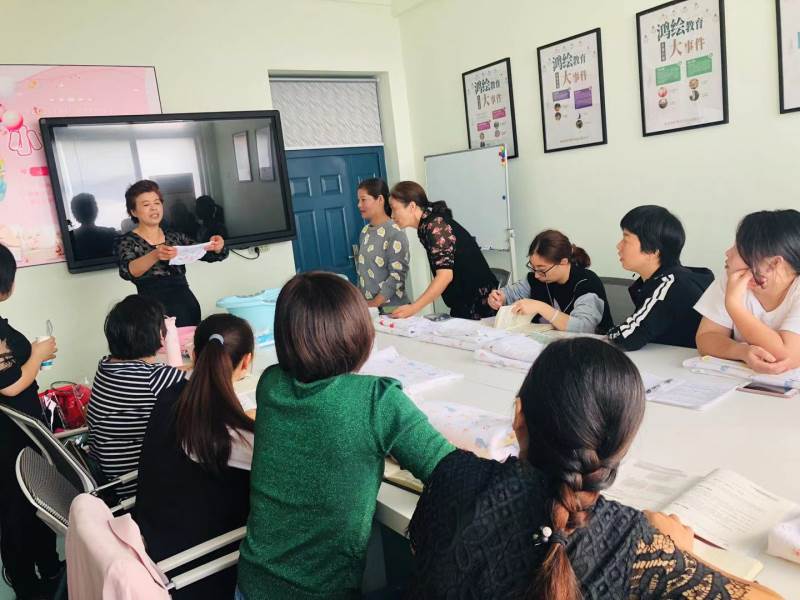 月嫂課程教學(xué)現(xiàn)場