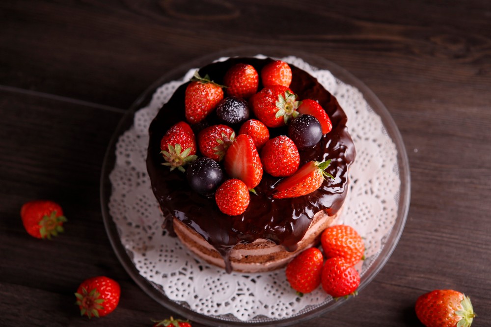 巧克力淋面草莓蛋糕