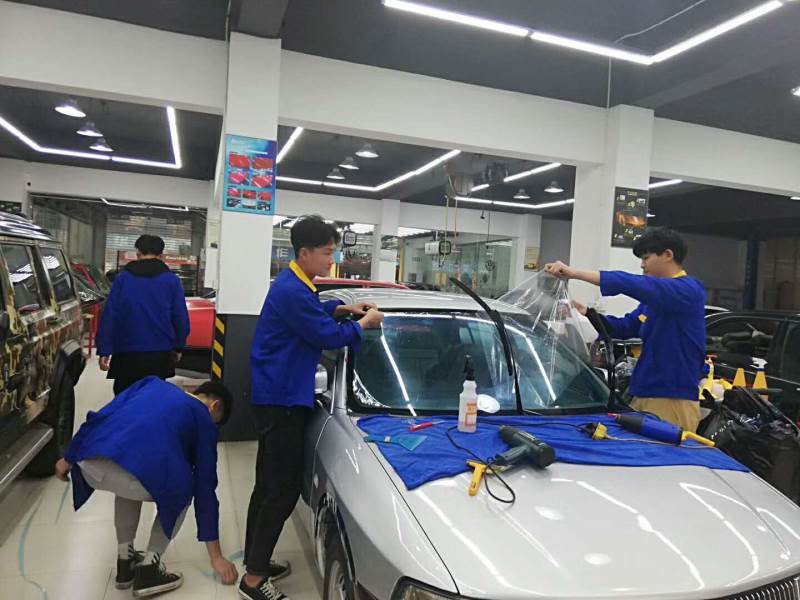 汽車學(xué)員實(shí)操現(xiàn)場