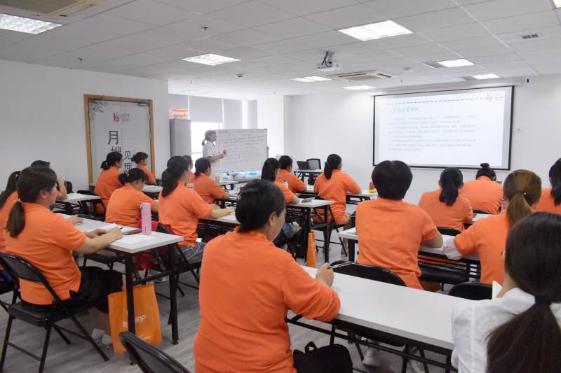 小兒推拿師教學現(xiàn)場