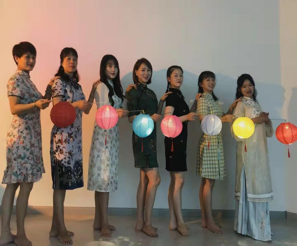 校園日?；顒? />
                        <div   id=