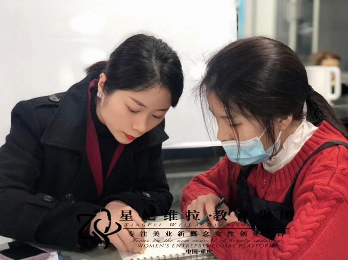纹绣教学现场