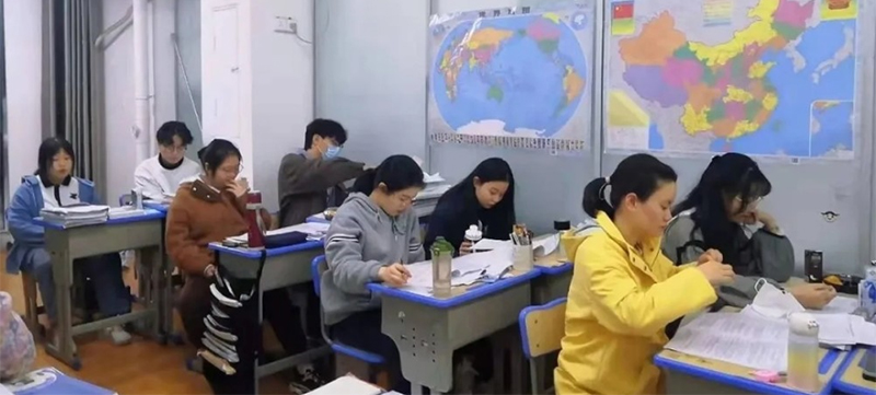 學生上自習