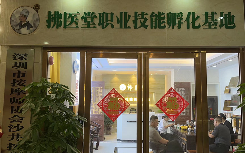 學(xué)校大門