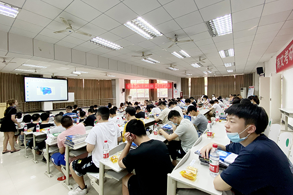 坐满的课堂