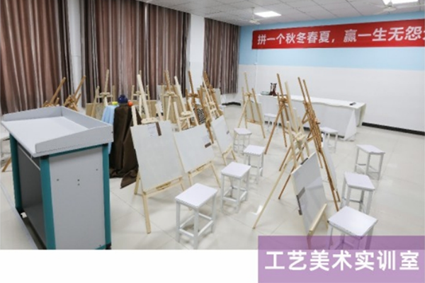 工藝美術(shù)實(shí)訓(xùn)室