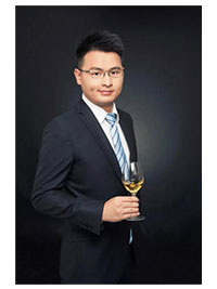 资深葡萄酒撰稿人：刘若晨